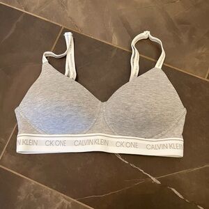 NWOT Calvin Klein lightly lined wireless bra